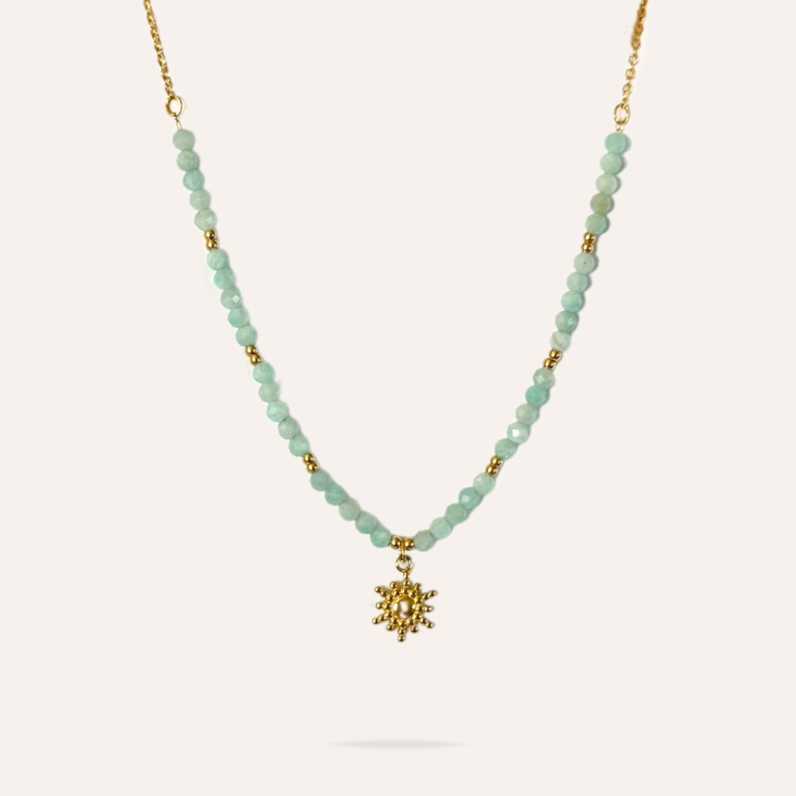 Clara | Collier soleil en acier inoxydable et pierre naturelle
