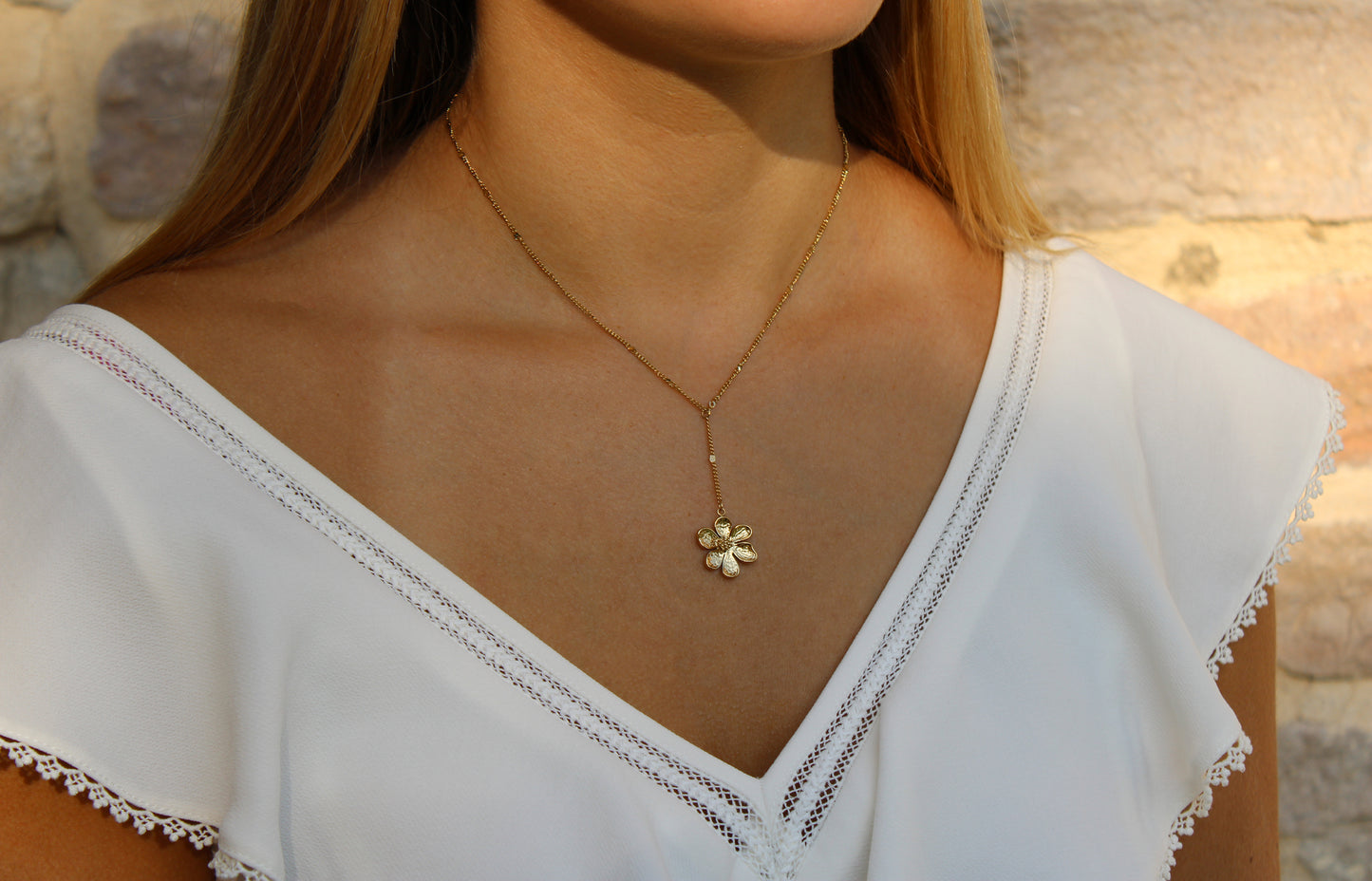 Lila | Collier sautoir fleur en acier inoxydable