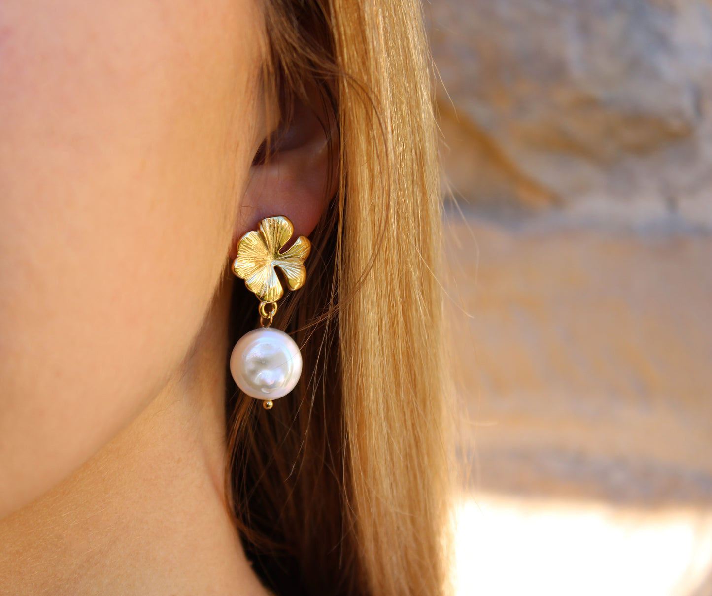 Lily | Boucles d'oreilles en acier inoxydable et perles d'eau douce