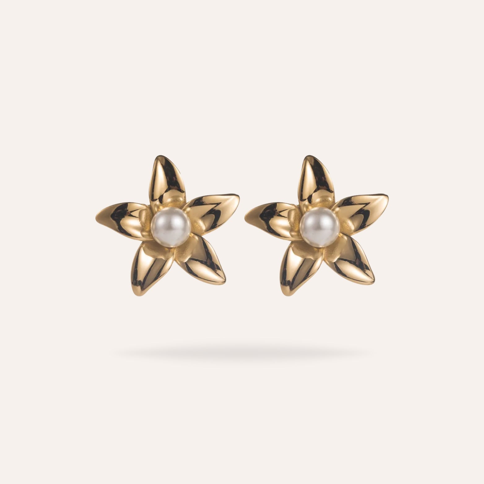 Loane | Boucles d'oreilles fleur en acier inoxydable et perle