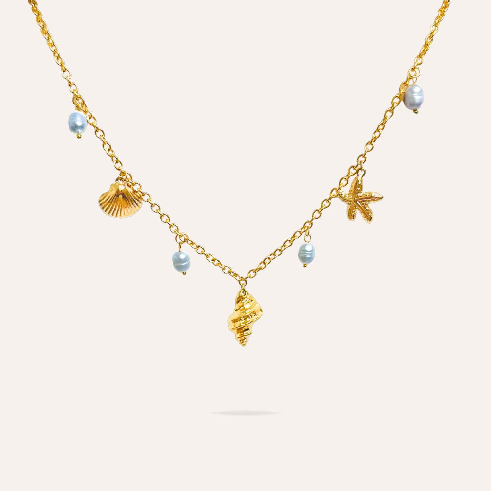 Maddy | Collier breloque charms coquillages et perles d'eau douce en acier inoxydable