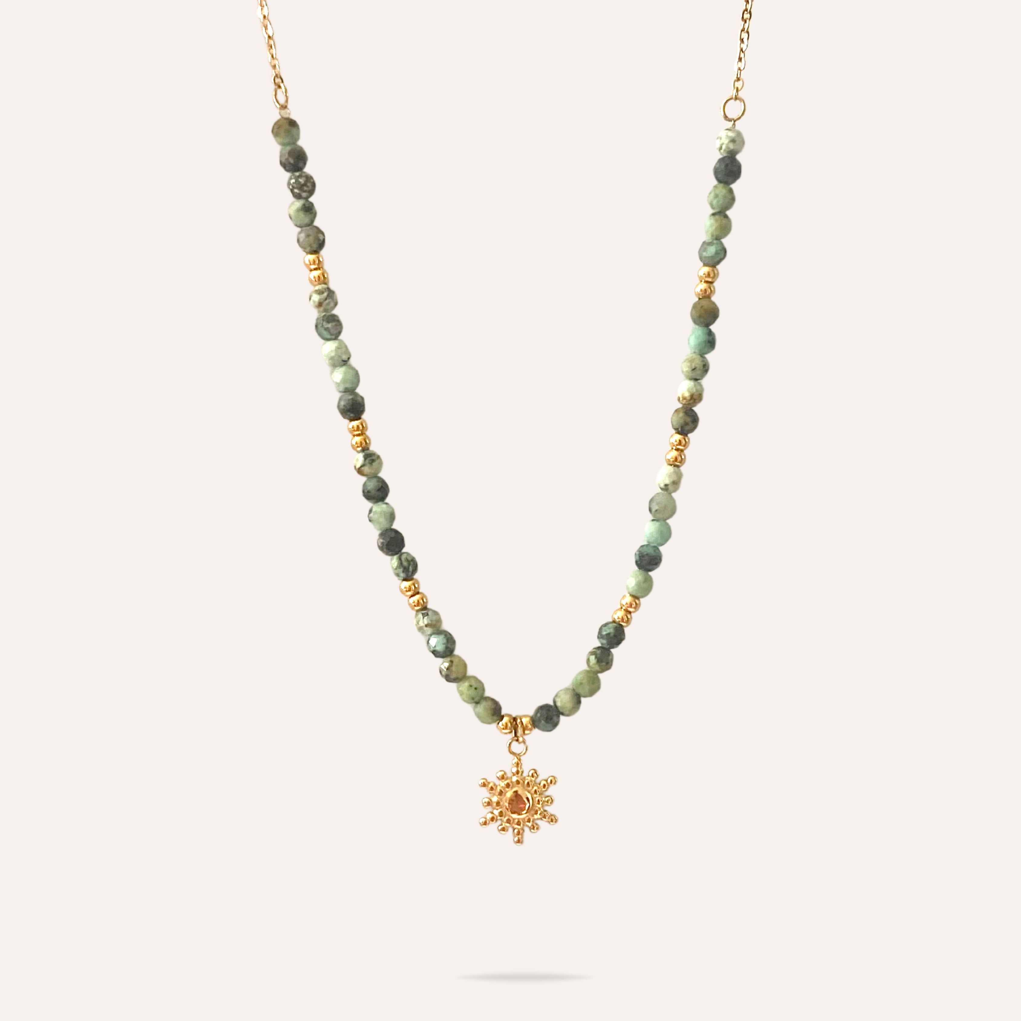Clara | Collier soleil en acier inoxydable et pierre naturelle